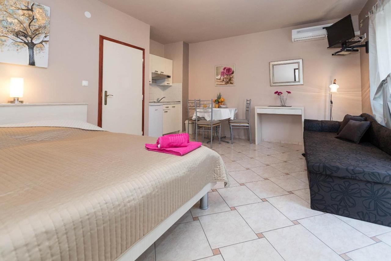 Apartments Karmen 1 Crikvenica Exterior photo